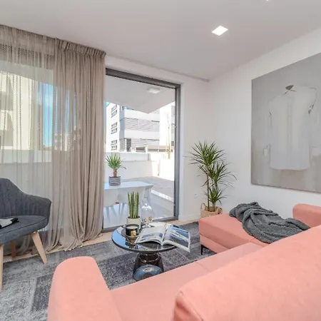 Marant Near The Beach- Free Parking Apartment