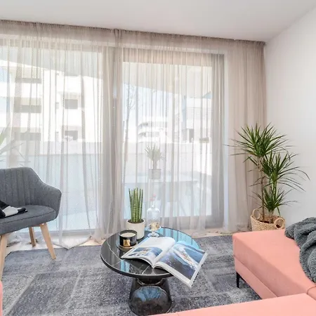 Marant Near The Beach- Free Parking Apartment