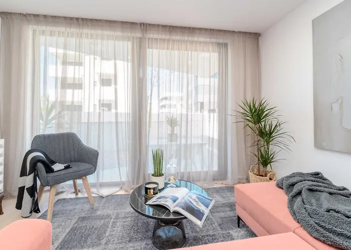 Marant Near The Beach- Free Parking דירה